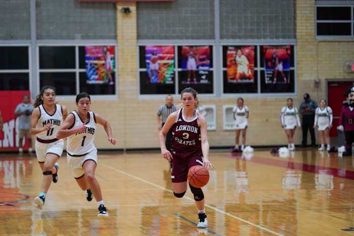 mathis-london-girls-basketball-playoffs00010